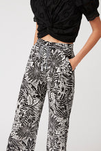 Load image into Gallery viewer, Παντελόνι CO4106E22 JADE